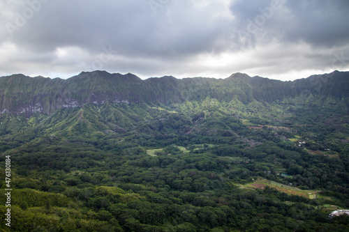 Koolau Mountains on the windward side of Oahu © Pavel