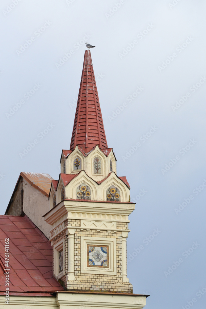 Obraz premium Spire on the tower of an ancient palace.
