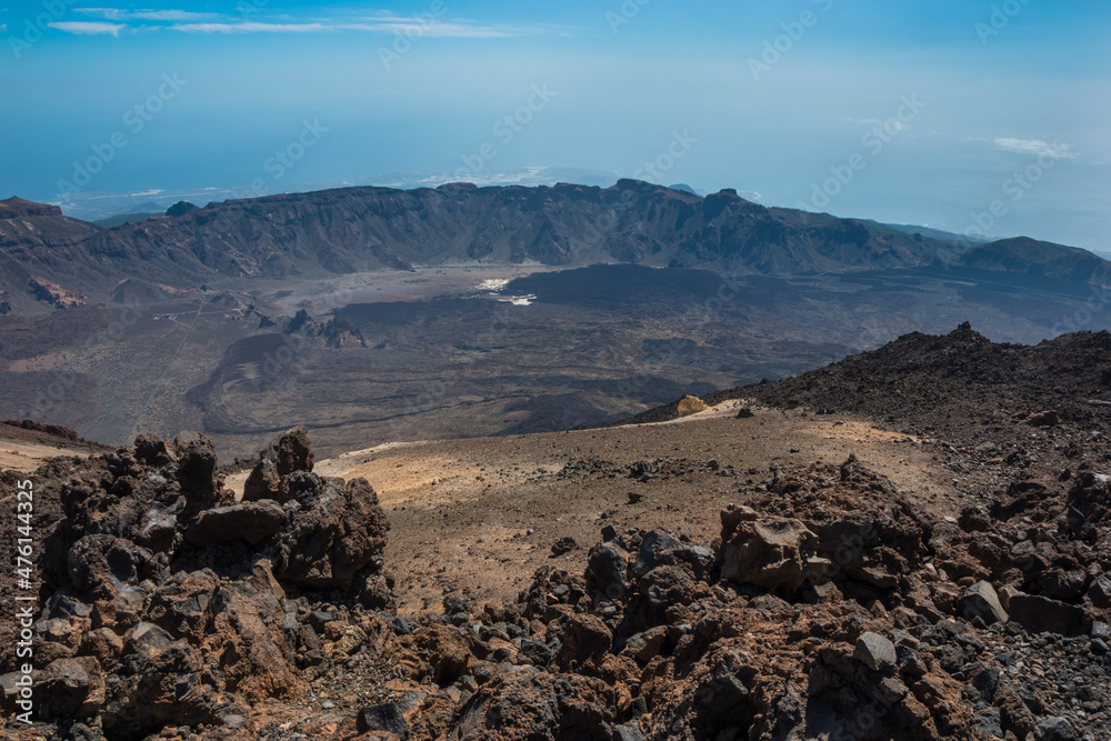 Obraz premium Panoramic view of Mount Teide largest crater from the peak of it's volcano - Santa Cruz de Tenerife, Canary Islands, Spain