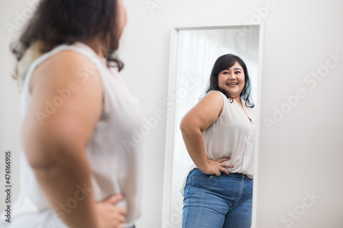Cuadro en lienzo Body positive plus size female clothing