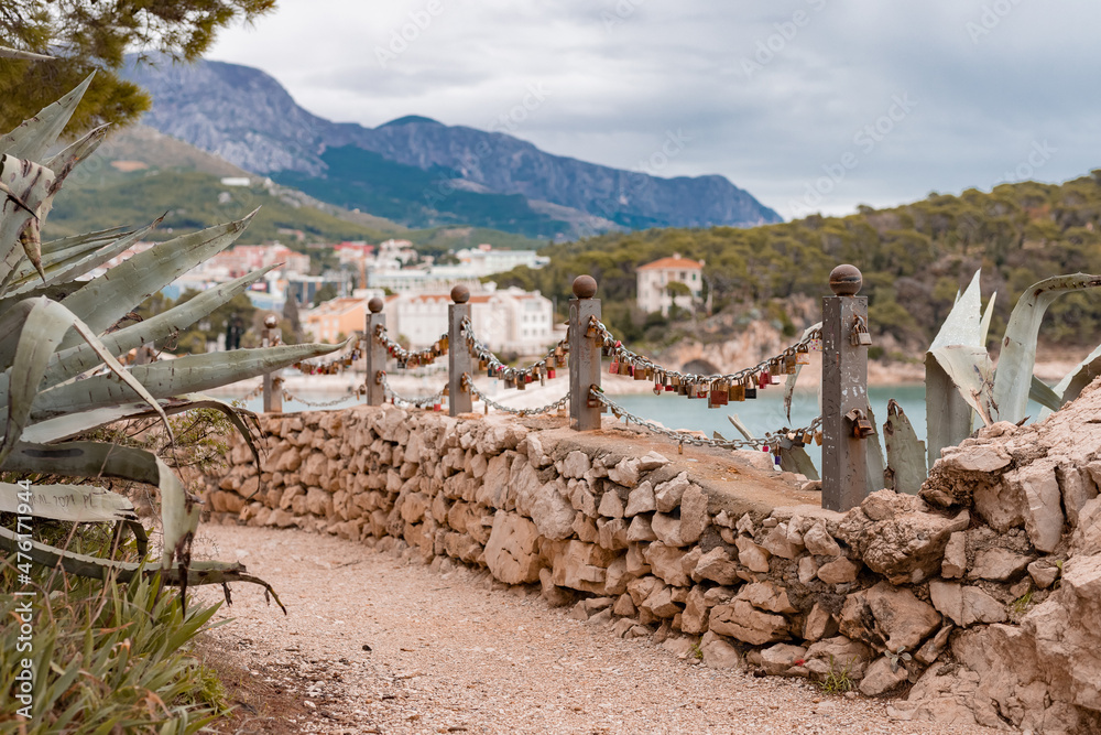 Obraz premium Love padlocks on a fence in Makarska city of Croatia on a cold winter day. Nobody around.