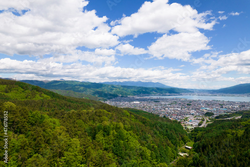 初夏の長野県岡谷市の上空から、空撮した諏訪湖 © apiox