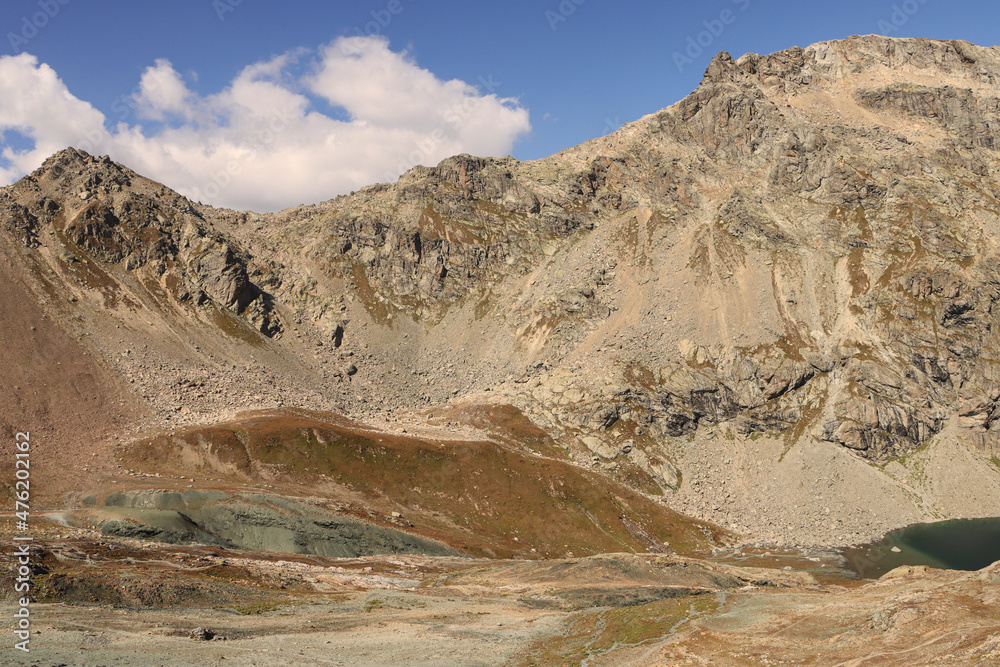 Karge Schönheit über dem Lunghinsee; Piz Grevesalvas (2931m),  Albula-Alpen