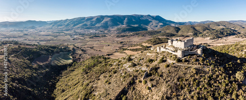 Panorama du château d'Aguilar à Tuchan dans l'Aude (France) photo