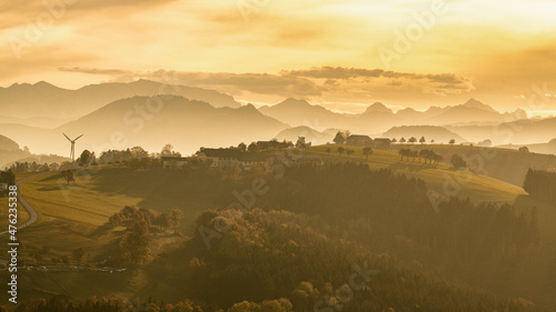 Lanschaft im Mostviertel mit Abendrot und Blick auf die Alpen Austria    sterreich