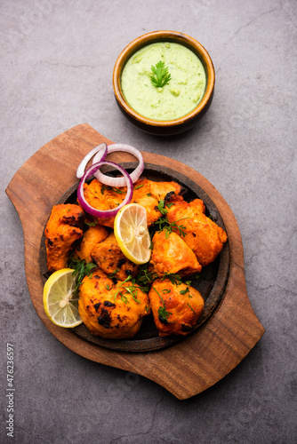 Tableau sur toile chicken tikka kebabs
