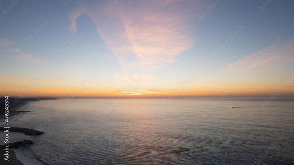 Naklejka premium sunset over the sea