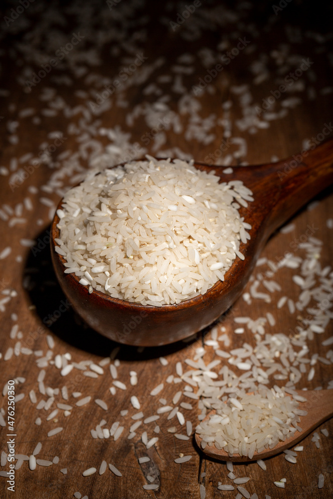 The rice is on the wooden table