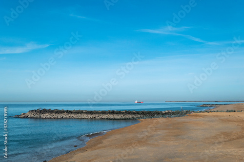 Dique e praia Sables d'or  em Anglet no País Basco photo