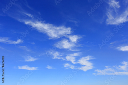 파란 하늘에 하얀 구름 