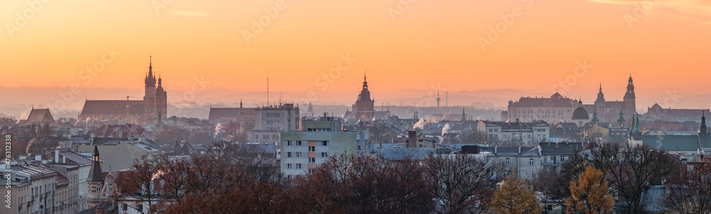 Fototapeta premium Krakow Old Town with Wawel castle in early morning