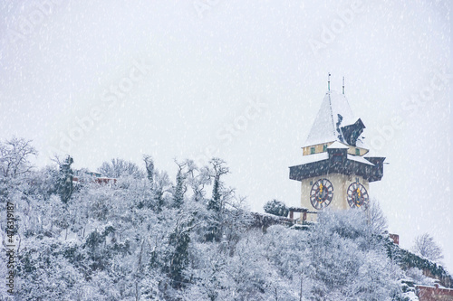 Obraz na płótnie Heavy snow and the famous clock tower on Schlossberg hill, in Graz, Steiermark region, Austria. Selective focus w salonie
