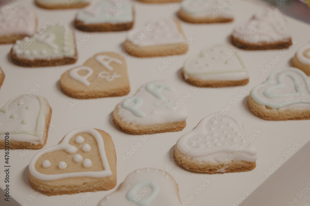 heart cookies with white icing decoration heart cookies with white icing decoration