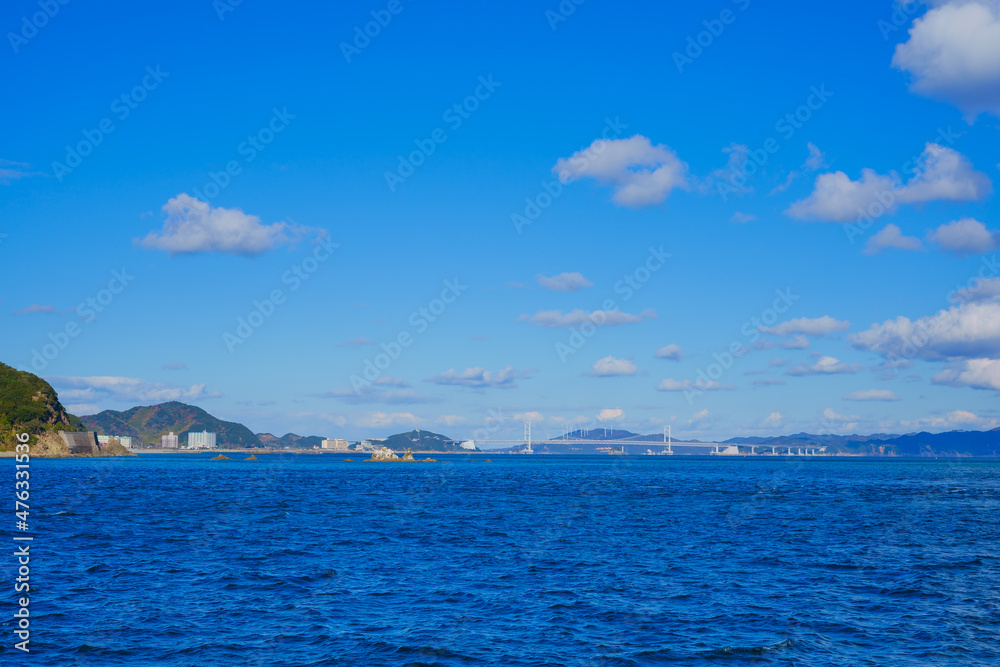 岡崎海岸から望む大鳴門橋(徳島県鳴門市)