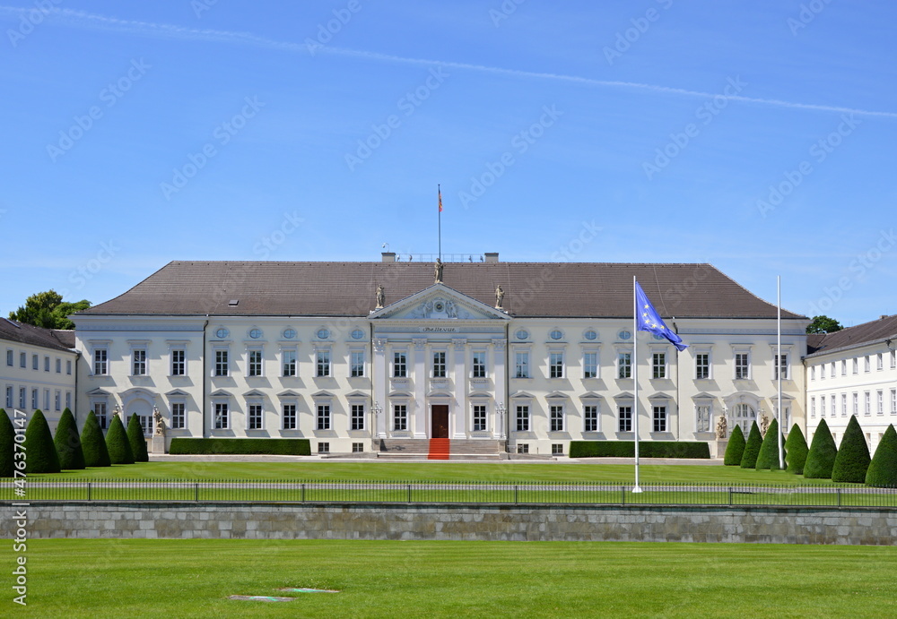 Historisches Schloss Bellevue im Stadtteil Tiergarten, Berlin