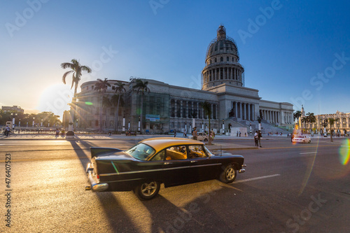 Oldtimer near the Capitol in Havana © Pavel