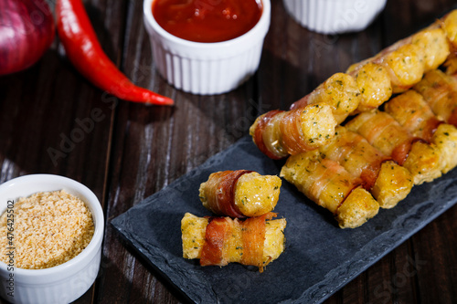 Cassava skewers wrapped in bacon, cassava medallion.