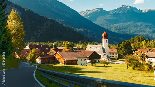 Quadro em tela Beautiful alpine summer morning view with a church at Stanzach, Tyrol, Austria