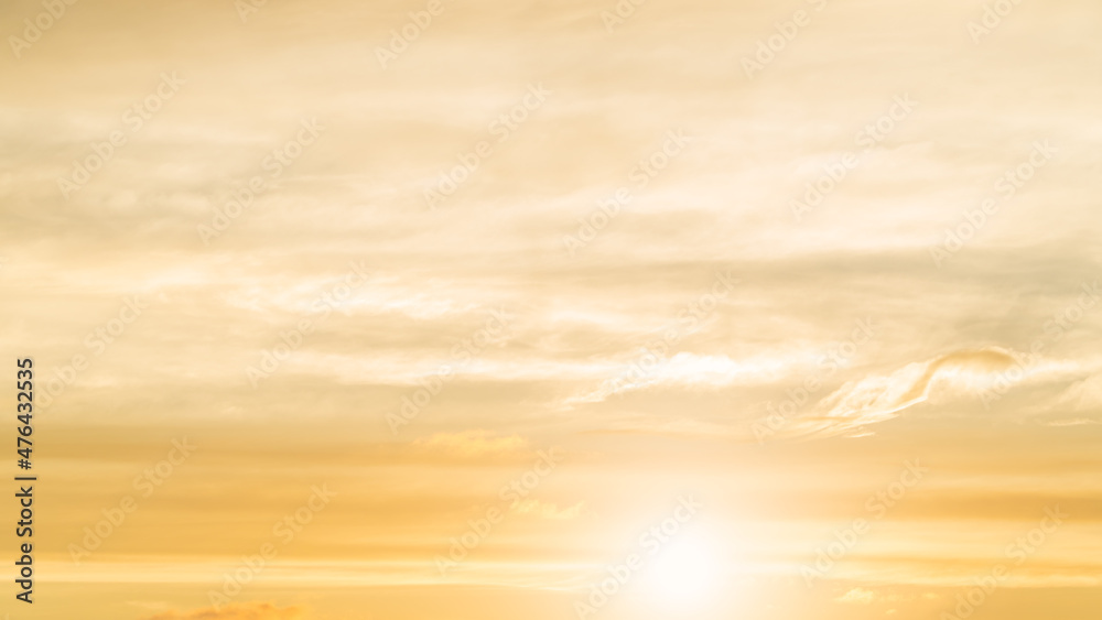 Sunset sky with orange sunlight clouds on golden hours in the evening - obrazy, fototapety, plakaty 