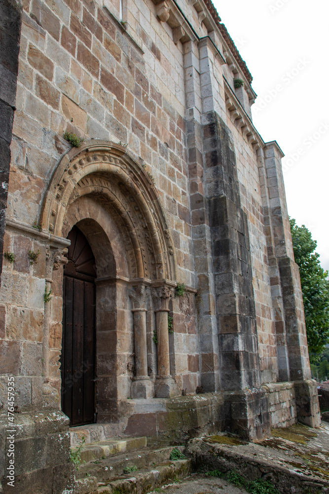 Windows to the Spanish Romanesque in the Valle de Mena, Burgos Windows to the Spanish Romanesque in the Valle de Mena, Burgos