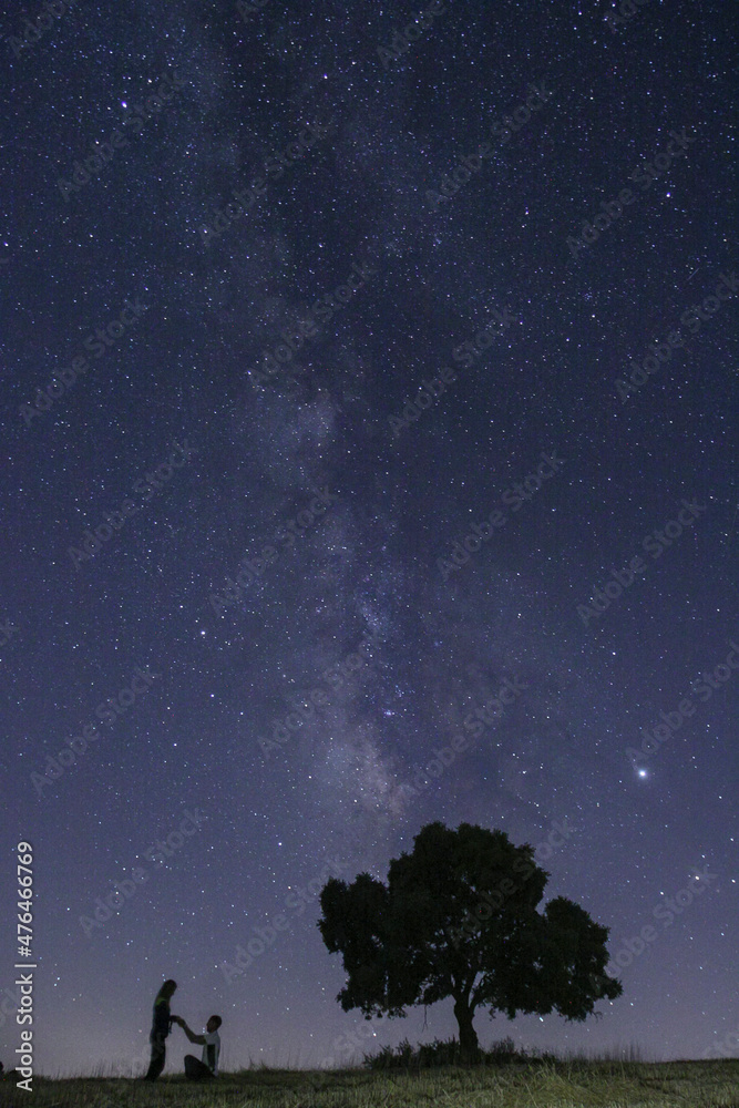 Fototapeta premium Amor bajo las estrellas