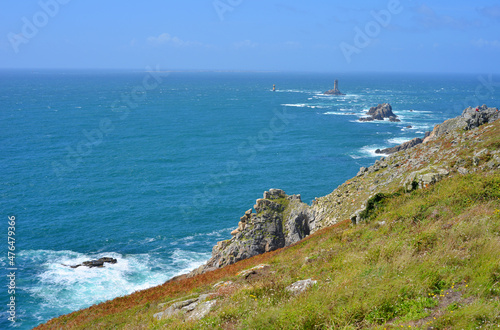 Coast in Brittany, France with view to the Pointe du Raz and the atlantic ocean © Sinuswelle