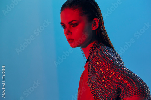 Photo beautiful woman red light silver armor chain mail fashion isolated background