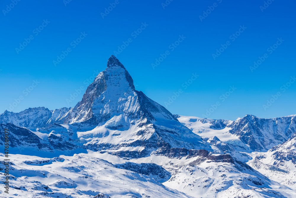 Obraz premium A matterhorn mountain summit on a winter morning at Zermatt, Switzerland. 