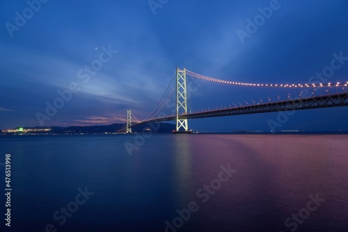 明石海峡大橋のライトアップ情景＠神戸、兵庫 © Scott Mirror