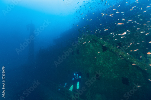 relitto di petroliera nel mar ligure vicino ad Arenzano con sub © Massimo