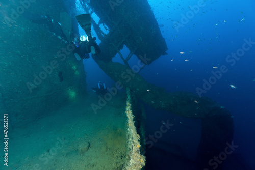 relitto di petroliera nel mar ligure vicino ad Arenzano con sub