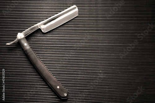 Fotografía barber tool straight razor close in retro vintage style