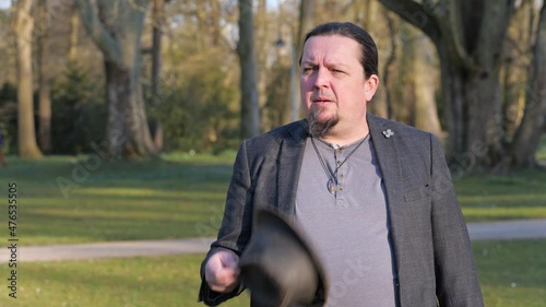 [4k] detective feeling hot at park waving air with his hat