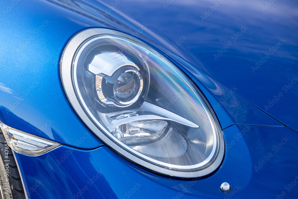 古い自動車のヘッドライト　Headlight of the old car