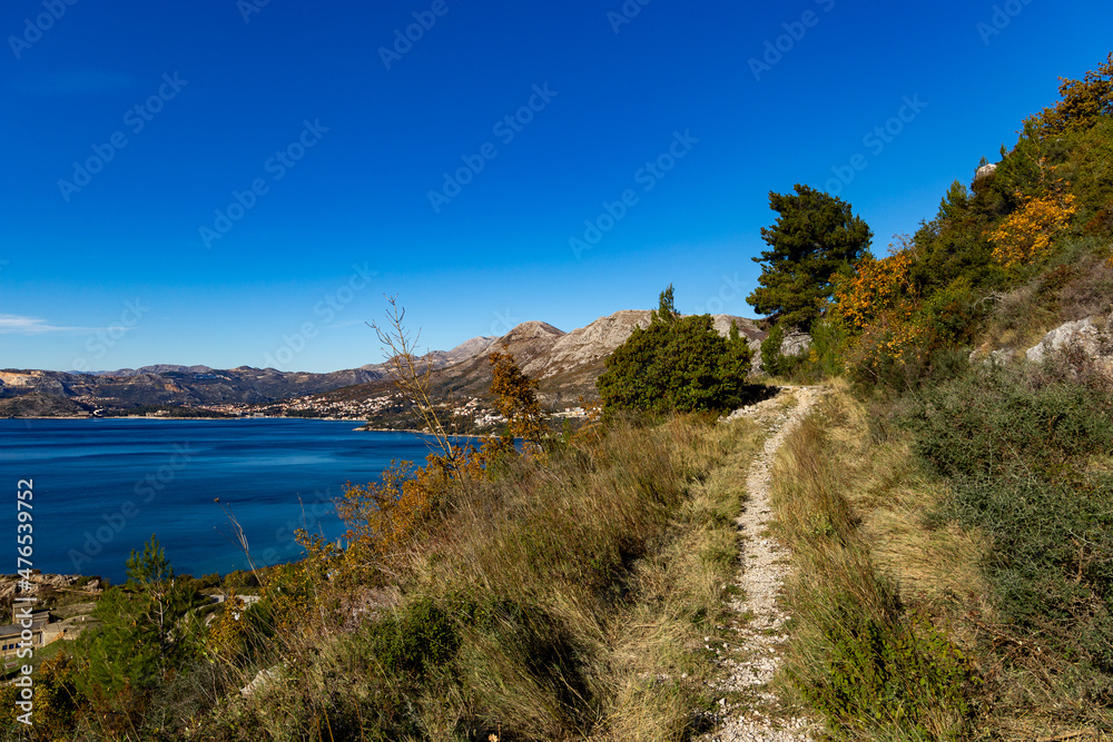 Obraz premium Ecological stone trail along the rocky coast of Mediterranean sea. Croatia