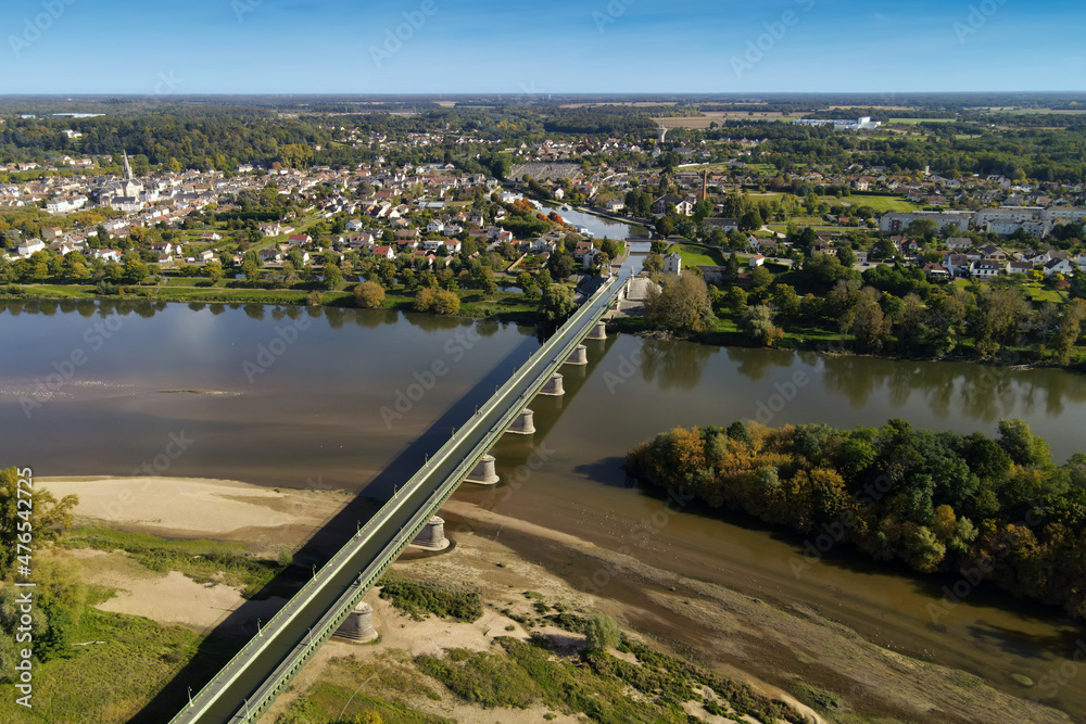 Fototapeta premium aerial view of the french ciity Briare and the famous aqueduct which carries canal over the river Loire on its journey to the Seine.
