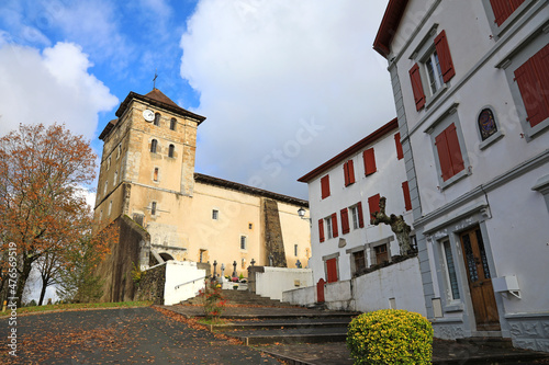 iglesia campanario torre cementerio de espelette pueblo vasco francés francia 4M0A8387-as21 photo