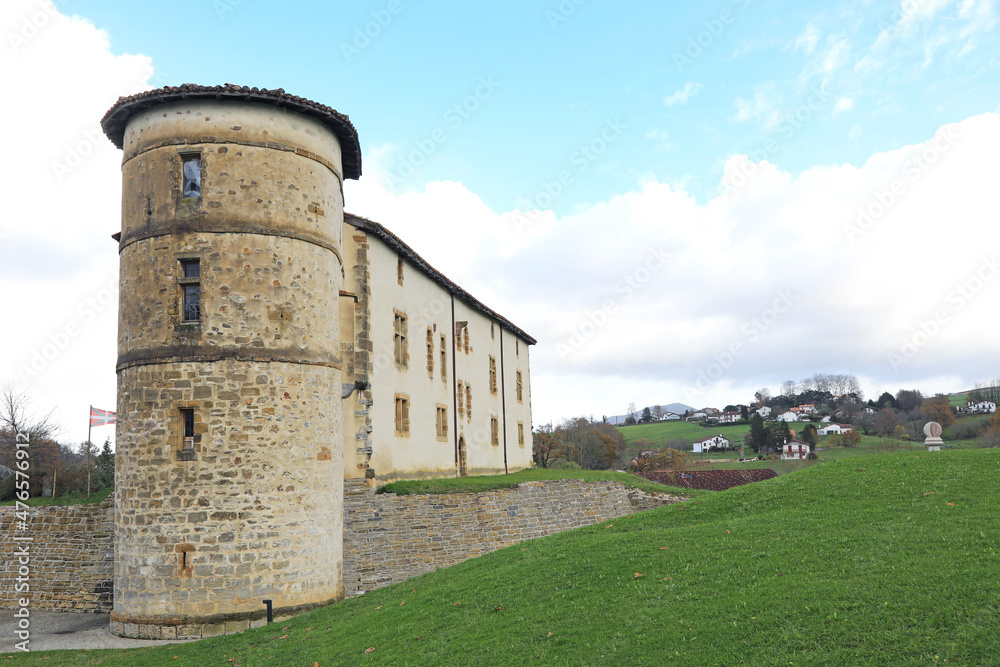 castillo de los barones de Espelette ayuntamiento país vasco francés francia 4M0A8302-as21