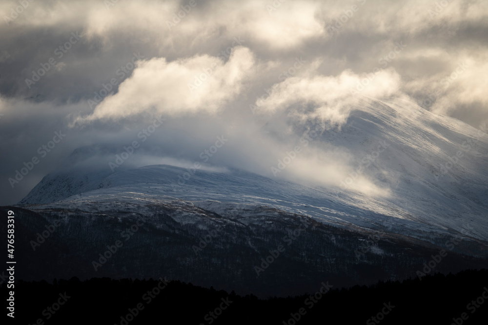 High winds and clouds overing the Norwegian landscape