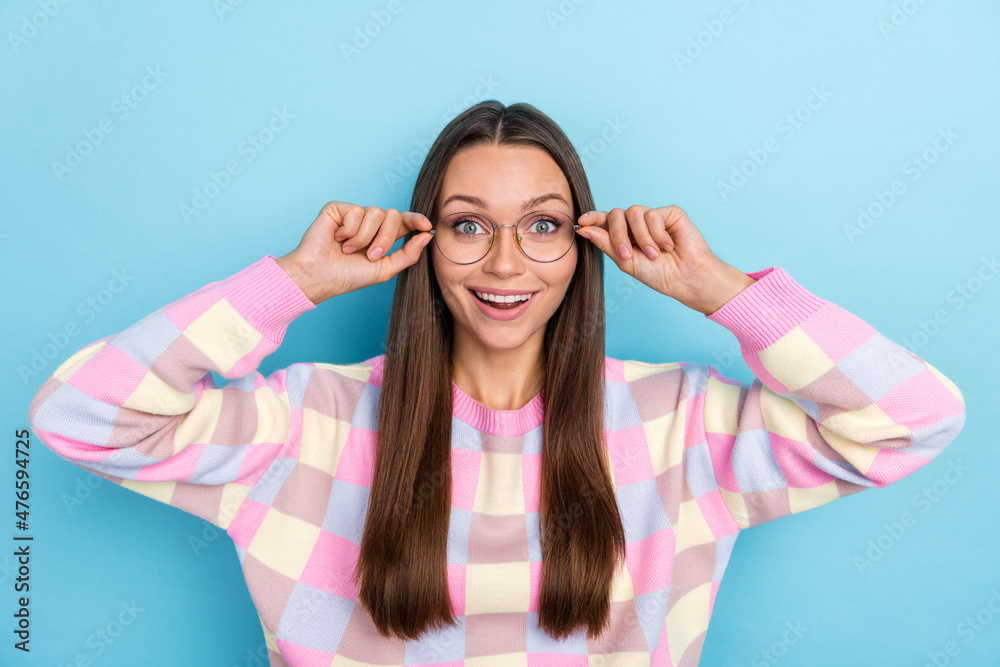 Photo of funny glad pretty excited lady amazed surprise face wear specs sweater isolated blue color background Photo of funny glad pretty excited lady amazed surprise face wear specs sweater isolated blue color background