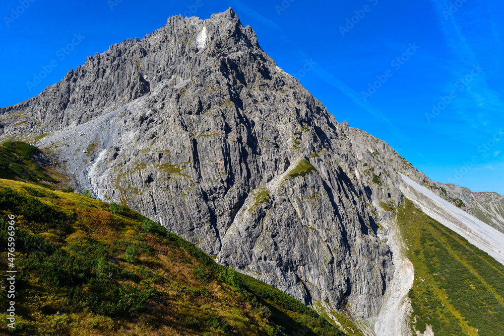 Seekopf Gipfel über dem Lünersee in Vorarlberg 