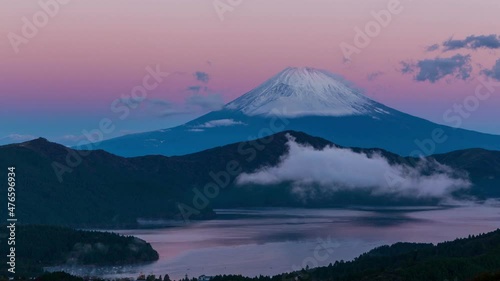 箱根大観山から芦ノ湖に浮かぶ夜明けの富士山timelaps