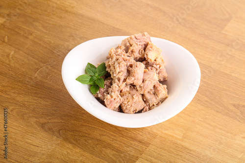 Canned tuna fish with oil