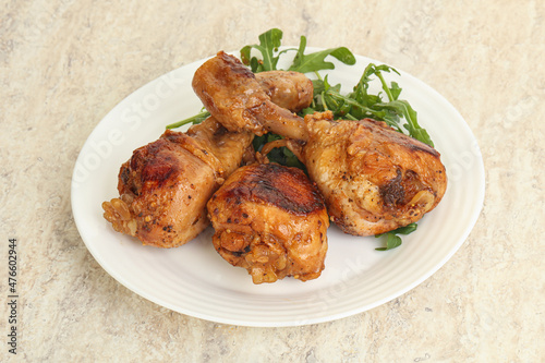 Roasted chicken leg with rucola