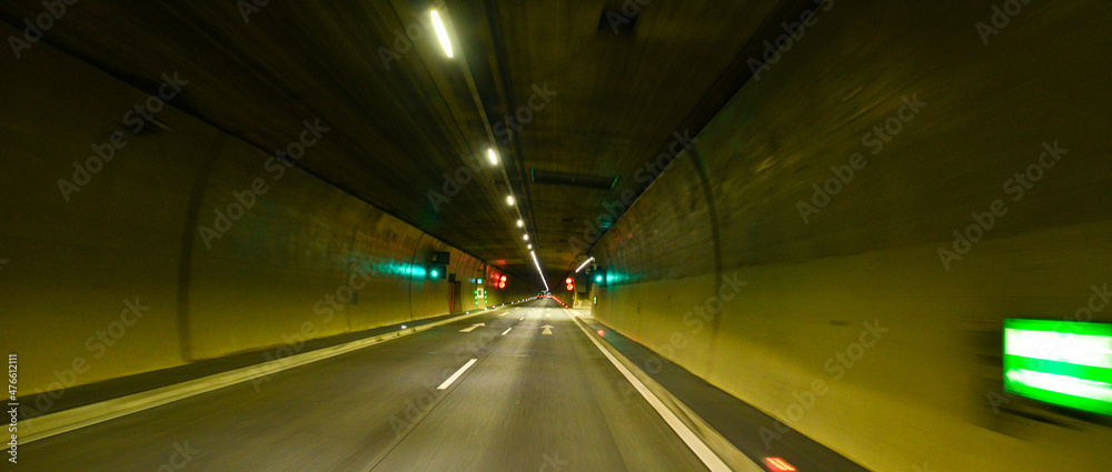 Pfändertunnel auf der Autobahn A 14 bei Bregenz, Fahrtrichtung Deutschland Pfändertunnel auf der Autobahn A 14 bei Bregenz, Fahrtrichtung Deutschland