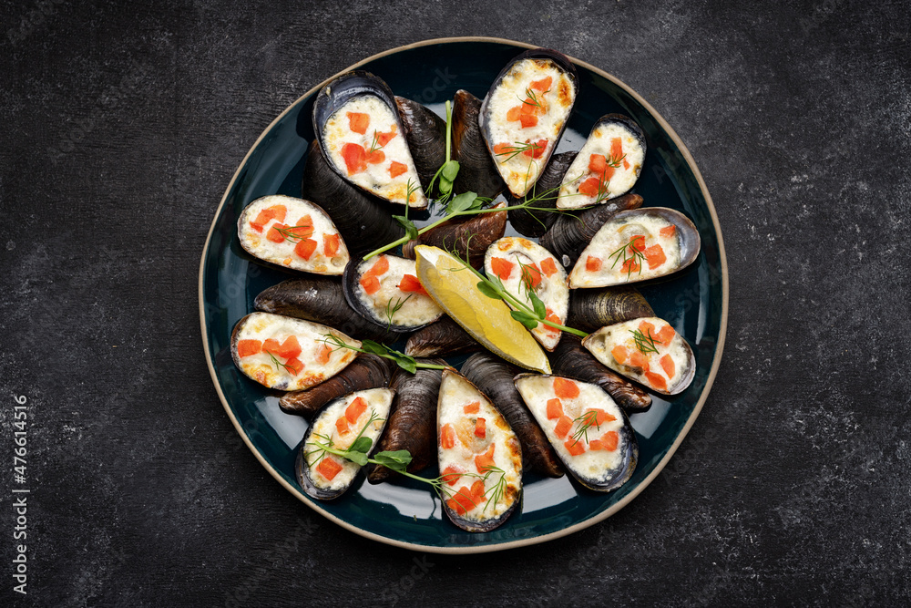 Baked mussels with cheese, salmon, lemon and herbs Baked mussels with cheese, salmon, lemon and herbs