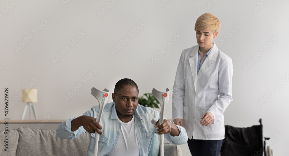 Obraz premium Happy young female nurse provide care, medical service, help and support