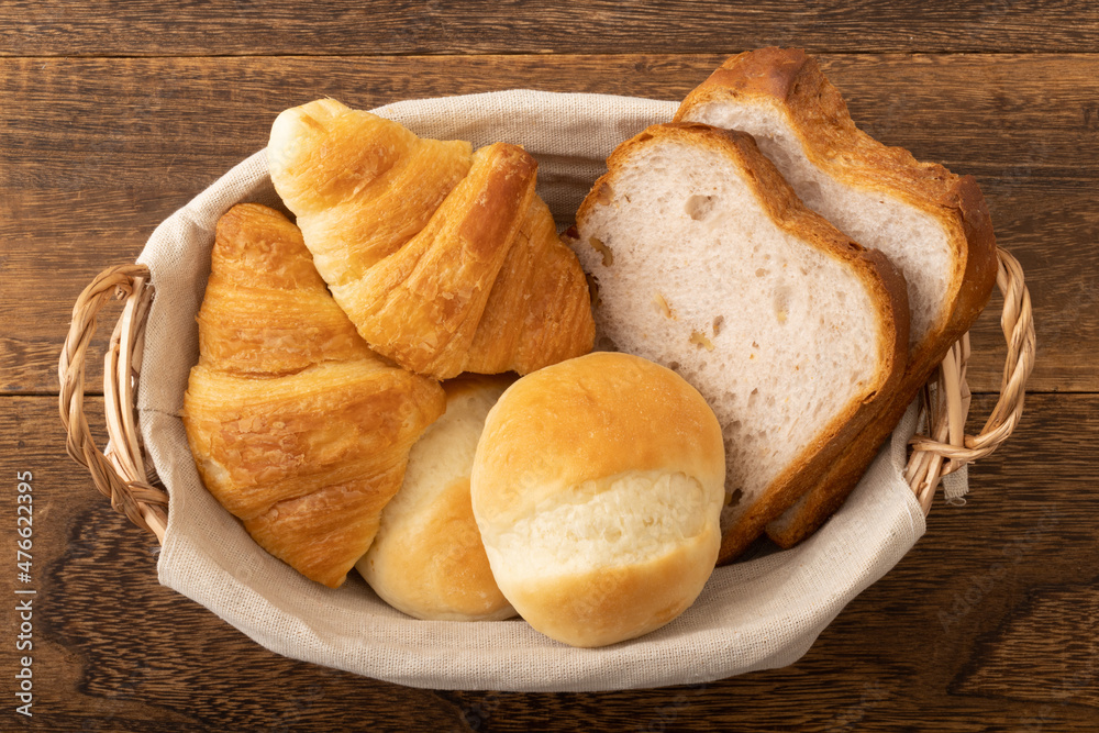 朝食パン(クロワッサン　バーターロール　くるみパン)