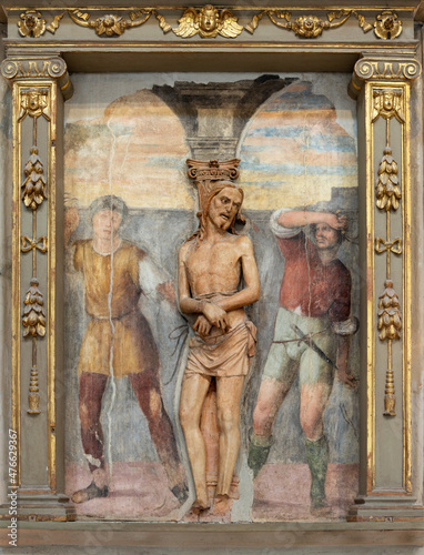 Tablou Canvas FERRARA, ITALY - NOVEMBER 9, 2021: The relief and of Flagellation (1450 - 1460) in church Chiesa di San Francesco with the fresco by Garofalo