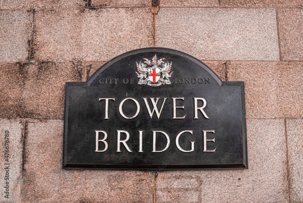 Fototapeta premium Tower Bridge London Plaque located on the Tower bridge in London. Beautiful lights over the sign.